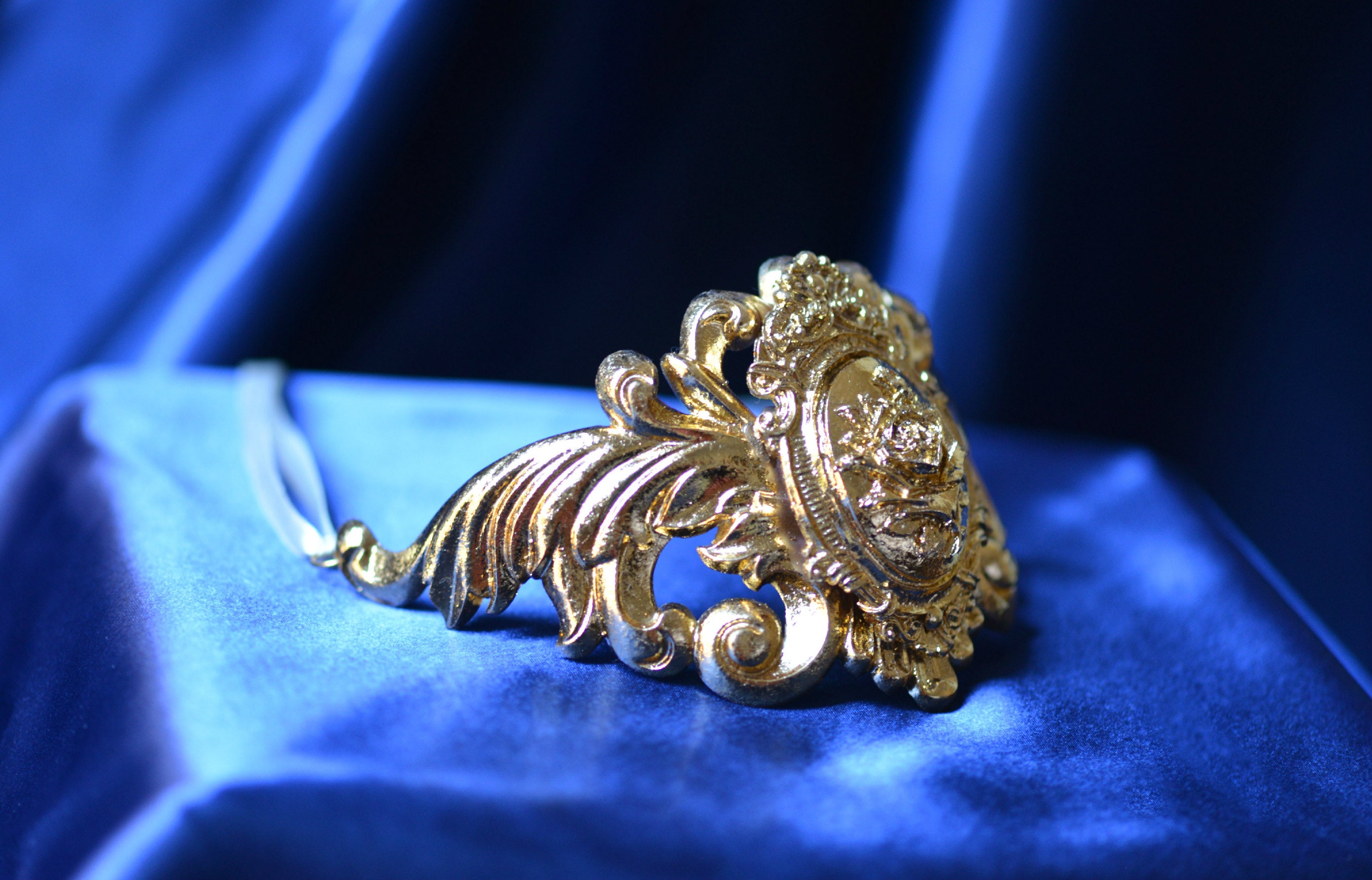 Baroque elegant necklace