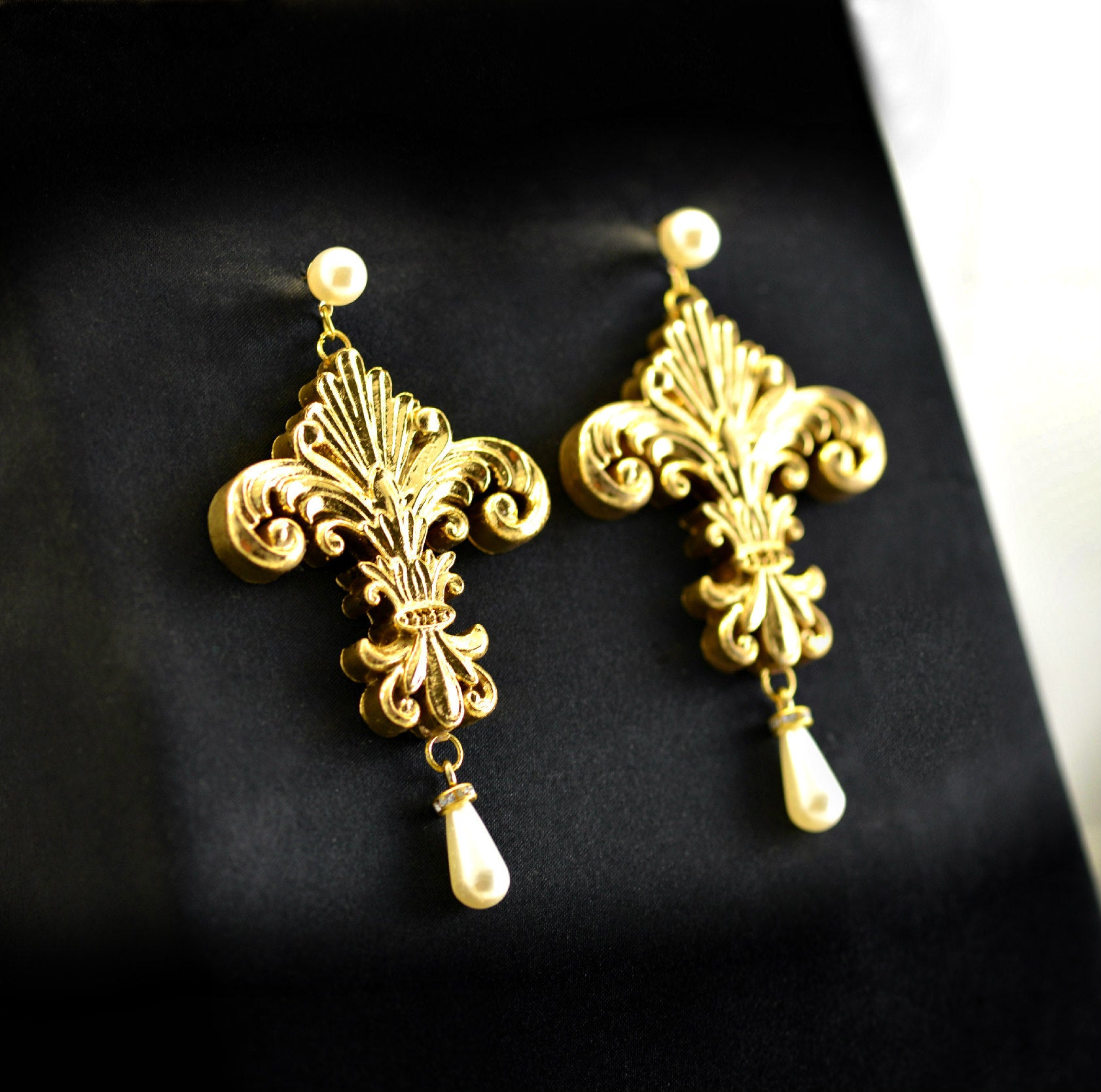 Elegant baroque inspired earrings