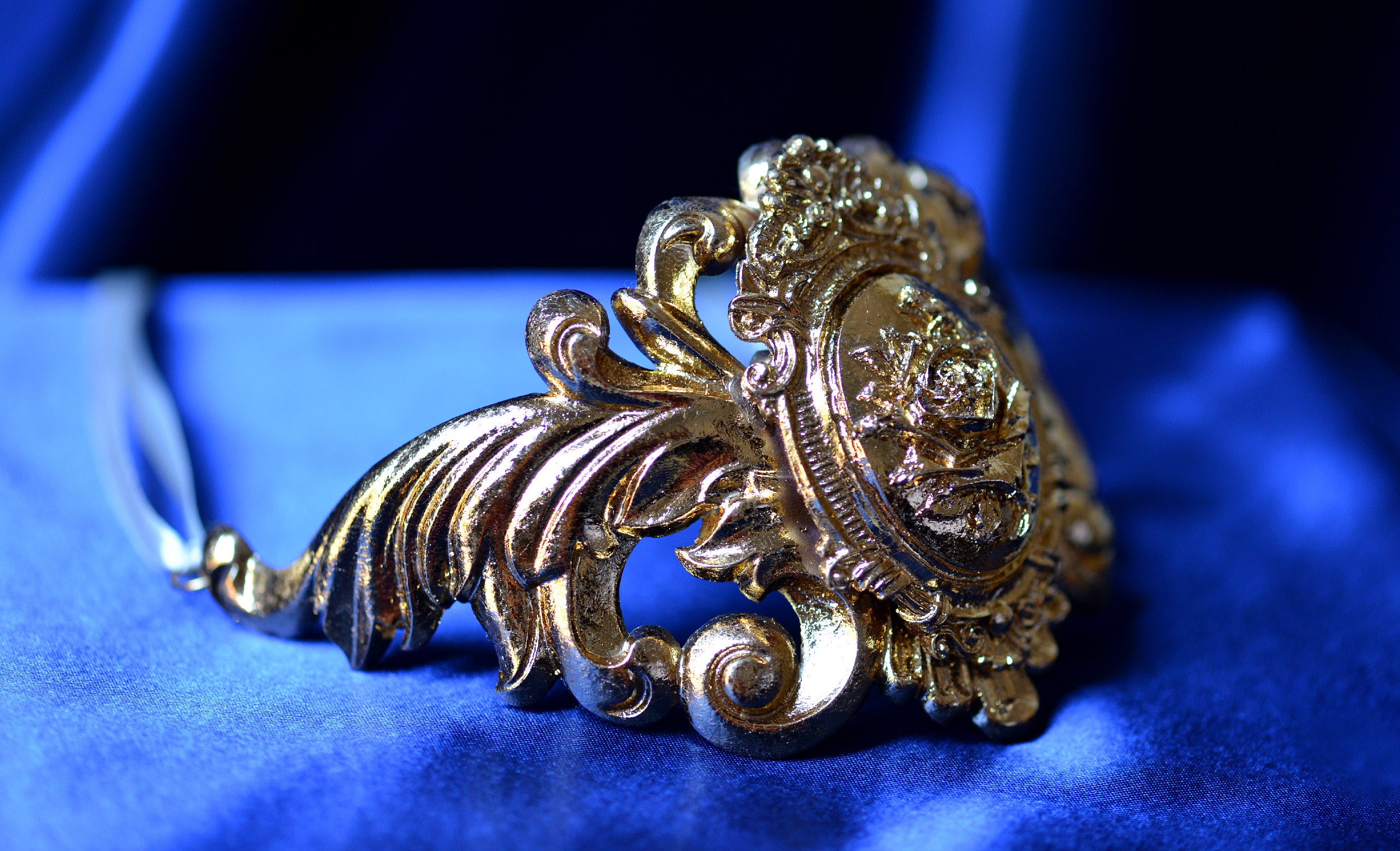 Baroque elegant necklace