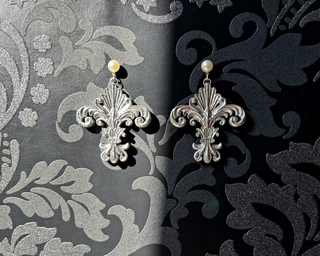 Elegant classy earrings