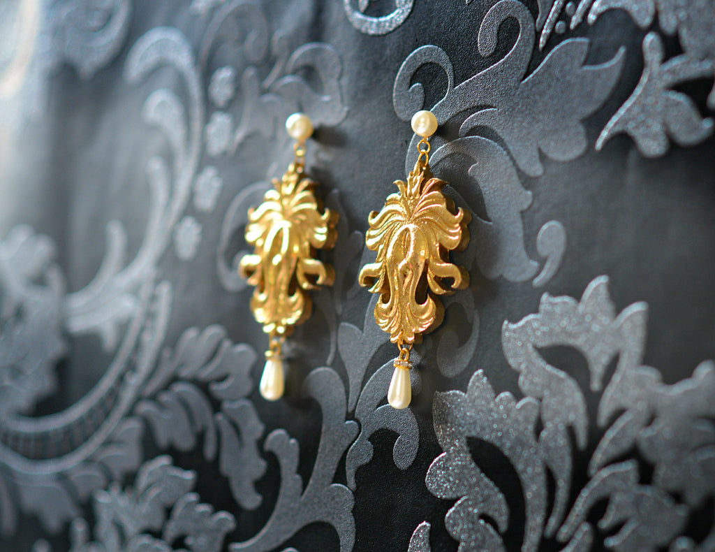 Classy earrings with 2 pearls