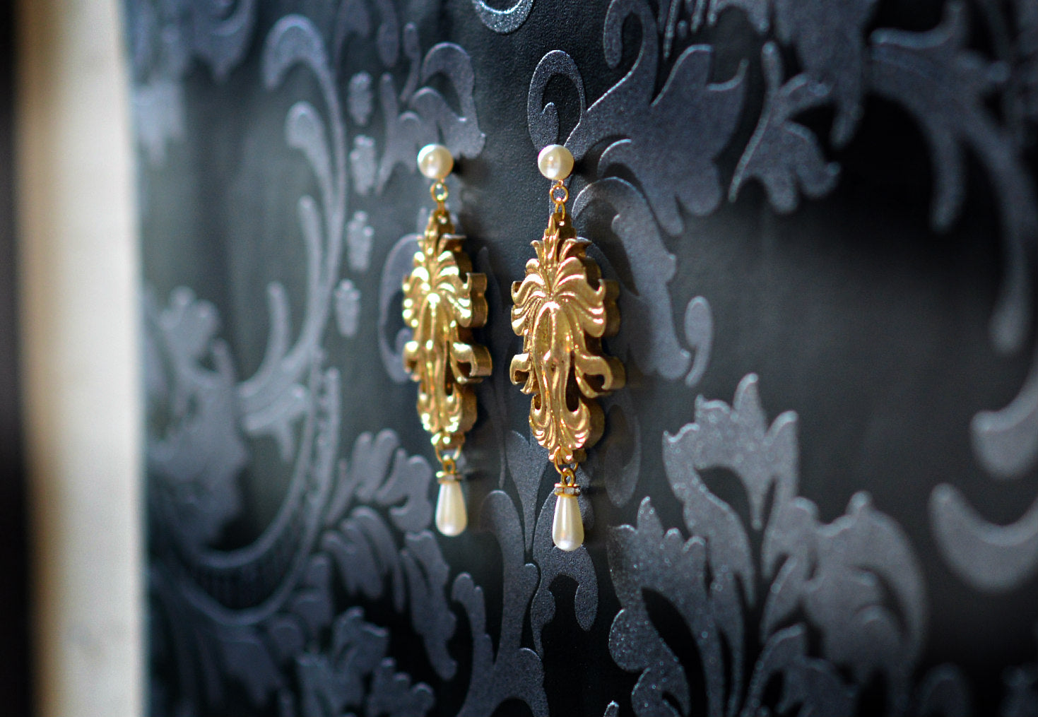 Classy earrings with 2 pearls