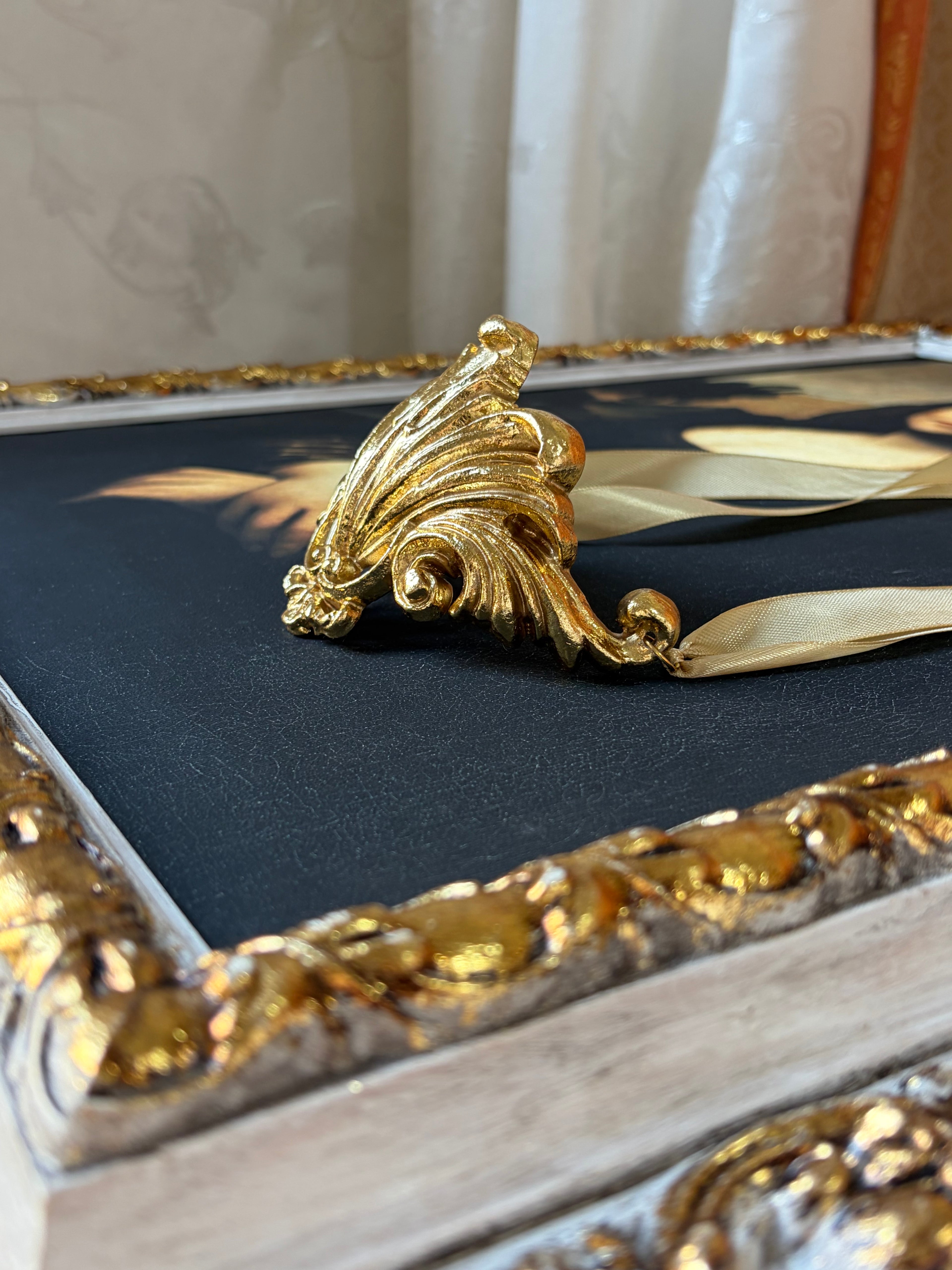 Elegant golden "Millefoglie" necklace