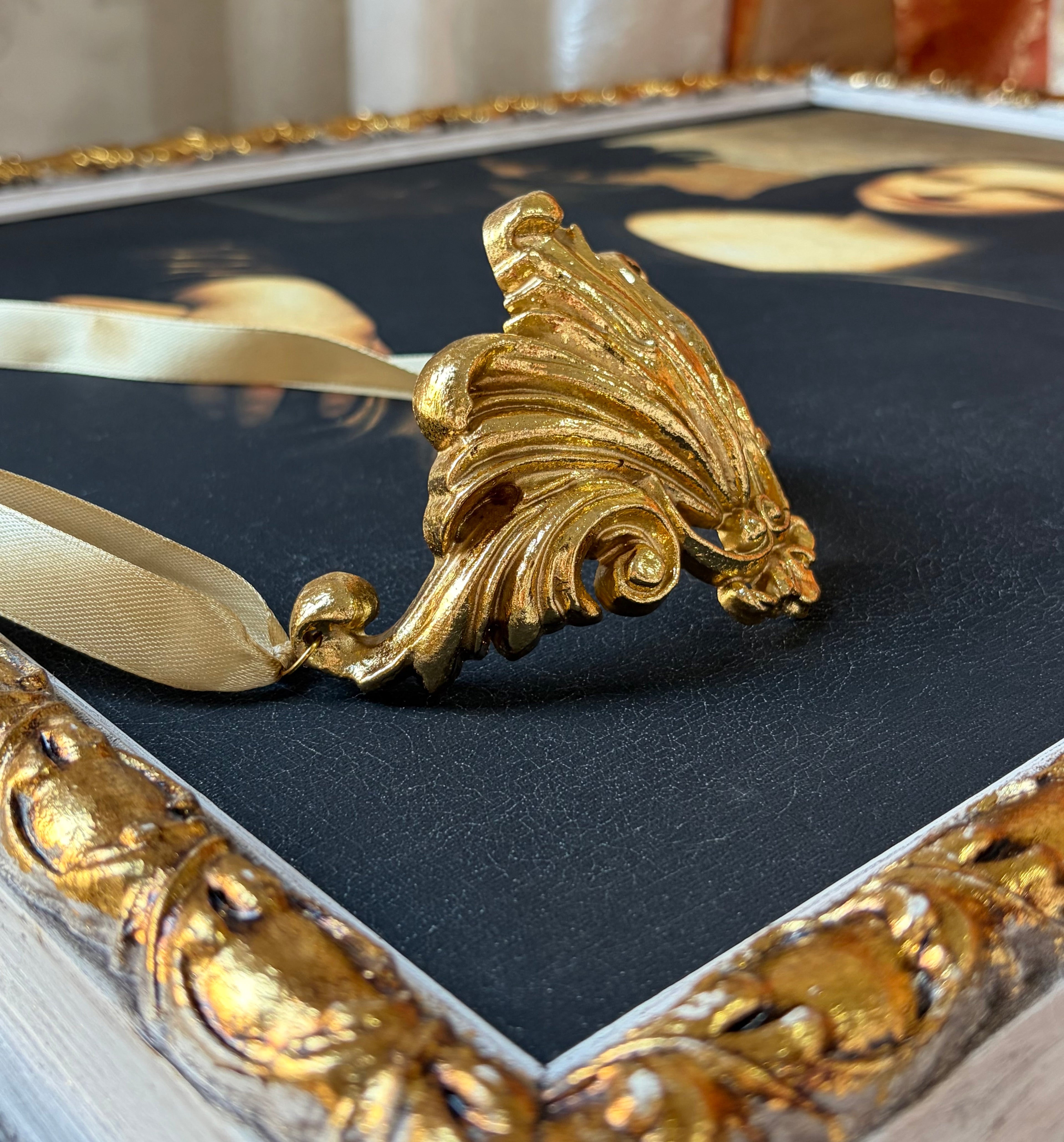 Elegant golden "Millefoglie" necklace